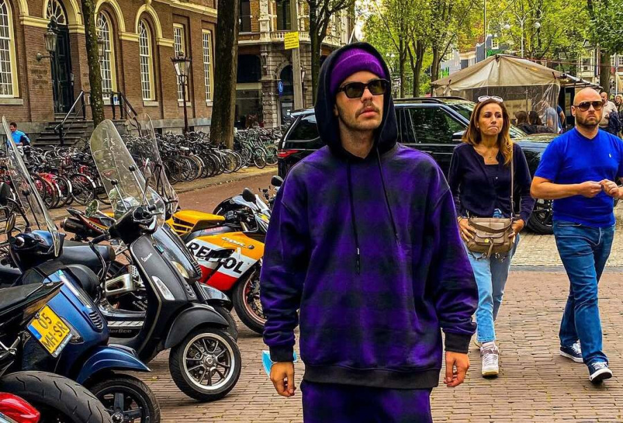 Άγγελος Λάτσιος: Η χριστουγεννιάτικη φωτογραφία με την αδελφή του Λάουρα, που ταξίδεψε από το Λονδίνο για τις γιορτές