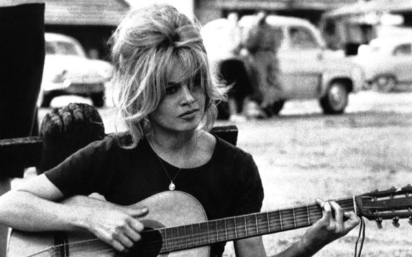 Τα μαλλιά των 60s επιστρέφουν και οι διάσημες τα έχουν ήδη υιοθετήσει