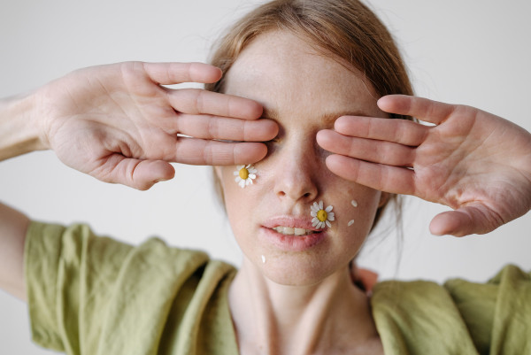 Face yoga: Αυτό το πολύ συνηθισμένο λάθος μπορεί να περιορίζει τα αποτελέσματα της ρουτίνας σας