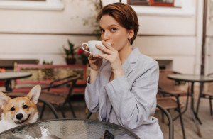 Τι συμβαίνει στο σώμα μας όταν ξεπερνάμε τους 4 καφέδες την ημέρα;