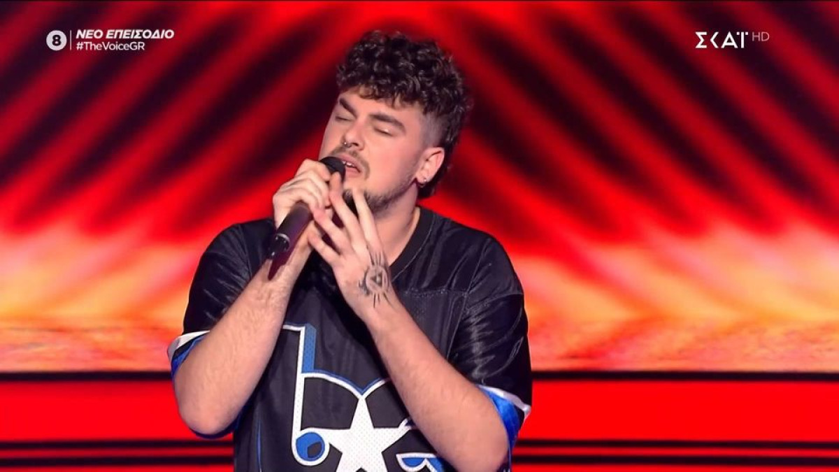 The Voice: Ο 21χρονος Σπύρος που στα 16 του έριξε άκυρο στην Παπαρίζου, επέστρεψε και της είπε «ναι»