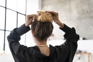 Μαλλιά: Αυτές οι κακές συνήθειες προκαλούν κόμπους κατά τη διάρκεια της νύχτας