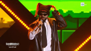 Akylas: Έλαμψε και στον ημιτελικό του Σαν Μαρίνο όσο η δισκογραφική του έστειλε αυστηρή προειδοποίηση σε όποιον εκμεταλλεύεται την εικόνα του