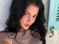 Η νέα ’90s αναφορά της Kylie Jenner: Το «Deep French» μανικιούρ της