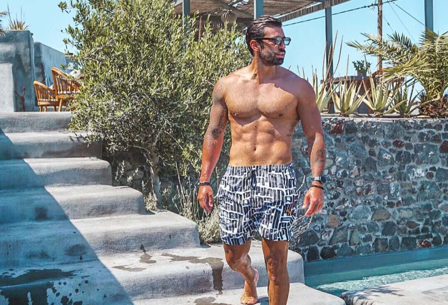 Ηλίας Γκότσης: Ανέβασε τον πιο... κουρασμένο influencer του Instagram και δεν είναι ο ίδιος