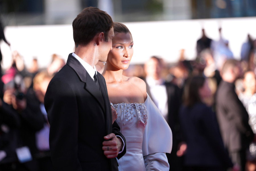 Bella Hadid: Μαζί με τον αδελφό της Anwar Hadid προκάλεσε αίσθηση στο κόκκινο χαλί στις Κάννες