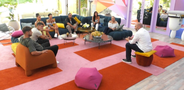 Big Brother Exclusive: Ο Γιώργος Λάγιος μπήκε στο σπίτι και ετοιμάζει τον... καναπέ του για τους παίκτες!