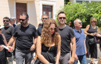 Γεράσιμος Μιχελής: Η φωτογραφία που τραβήχτηκε στην κηδεία του από τους πρωταγωνιστές του «Παρά Πέντε», οι αντιδράσεις και η απάντηση του Αγγέλου