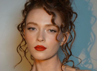 "Just draw a V": Το tip ενός pro-makeup artist που κάνει την εφαρμογή σκιάς παιχνιδάκι