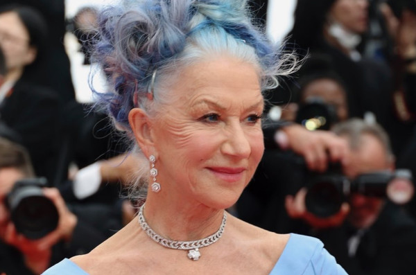 Το lip trick που εφαρμόζει η Val Garland, makeup artist της Helen Mirren, στα ώριμα χείλη