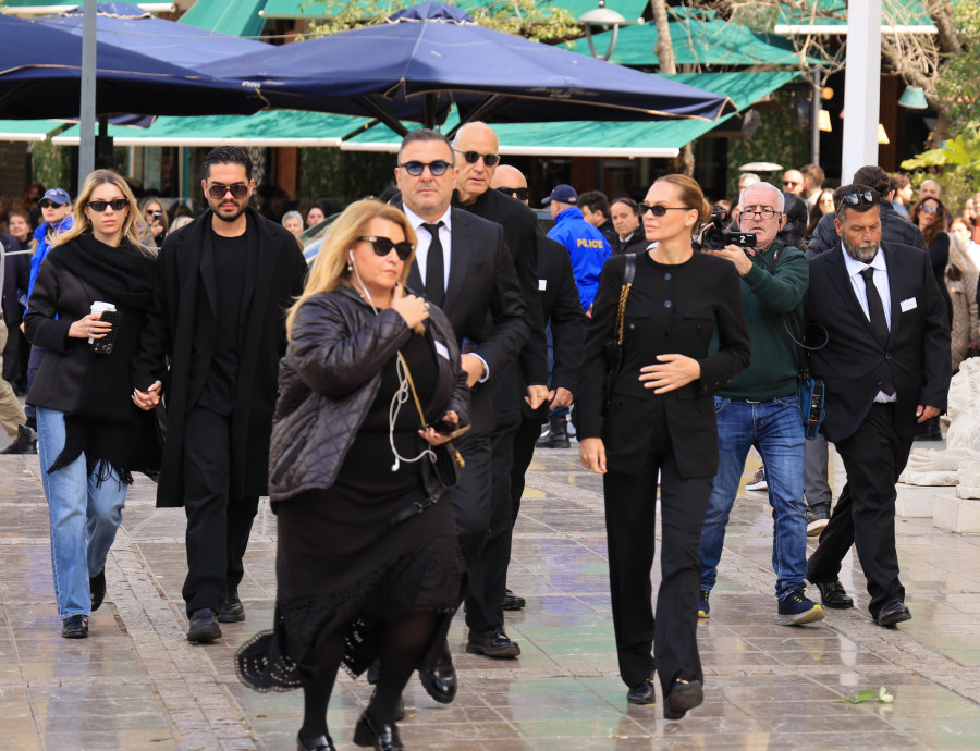 Χέρι χέρι κατέφθασαν Ρέμος με Μπόσνιακ και Μάστορας με Καληφώνη στην κηδεία της Μαρινέλλας