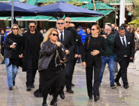 Χέρι χέρι κατέφθασαν Ρέμος με Μπόσνιακ και Μάστορας με Καληφώνη στην κηδεία της Μαρινέλλας