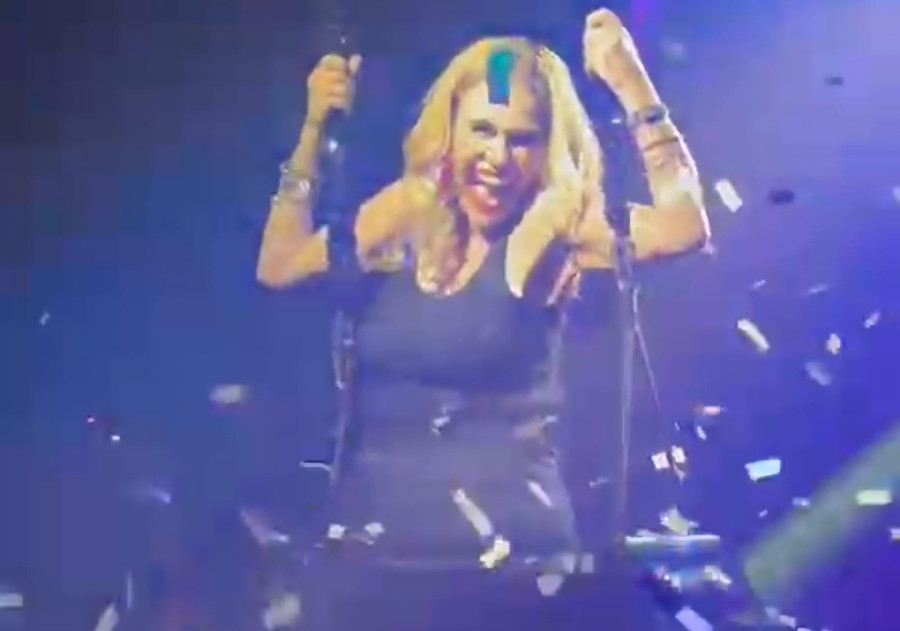 Τζένη Μπότση: Έγινε η Dancing Queen χθες βράδυ στο Shamone και αποθεώθηκε (Αποκλειστικό)