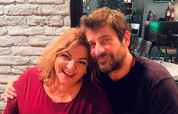 Γεωργούλης- Σταυροπούλου: Πάνω στη μηχανή του αναβίωσαν επικά το φινάλε του Είσαι το ταίρι μου