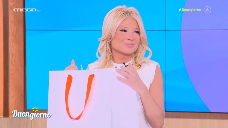 Φαίη Σκορδά: Την «στρίμωξαν» ξανά οι συνεργάτες της για τον γάμο. Οι απανωτές ατάκες και το δώρο που έφτασε στο πλατό!