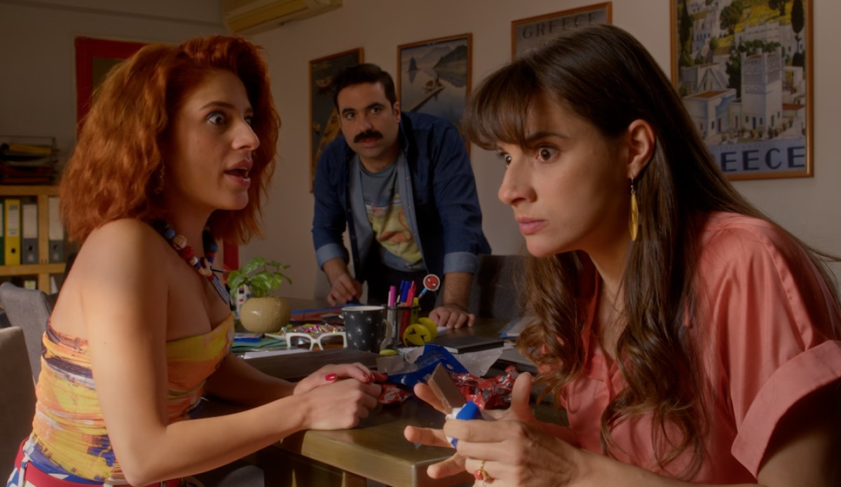 HOTΕΛ ΕΛVIRA: Ο Χάρι σώζει την Ελβίρα αλλά εκείνη έχει θυμώσει με το μυστικό του