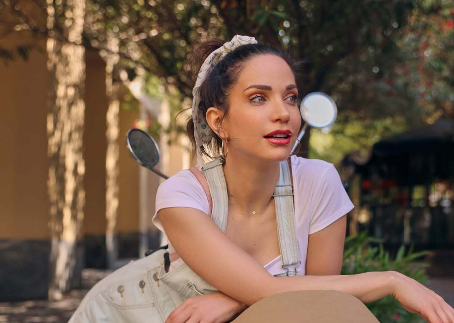 Κατερίνα Γερονικολού: Με μικροσκοπικό μπικίνι πάνω σε φουσκωτό, γίνεται το απόλυτο καλοκαιρινό highlight!