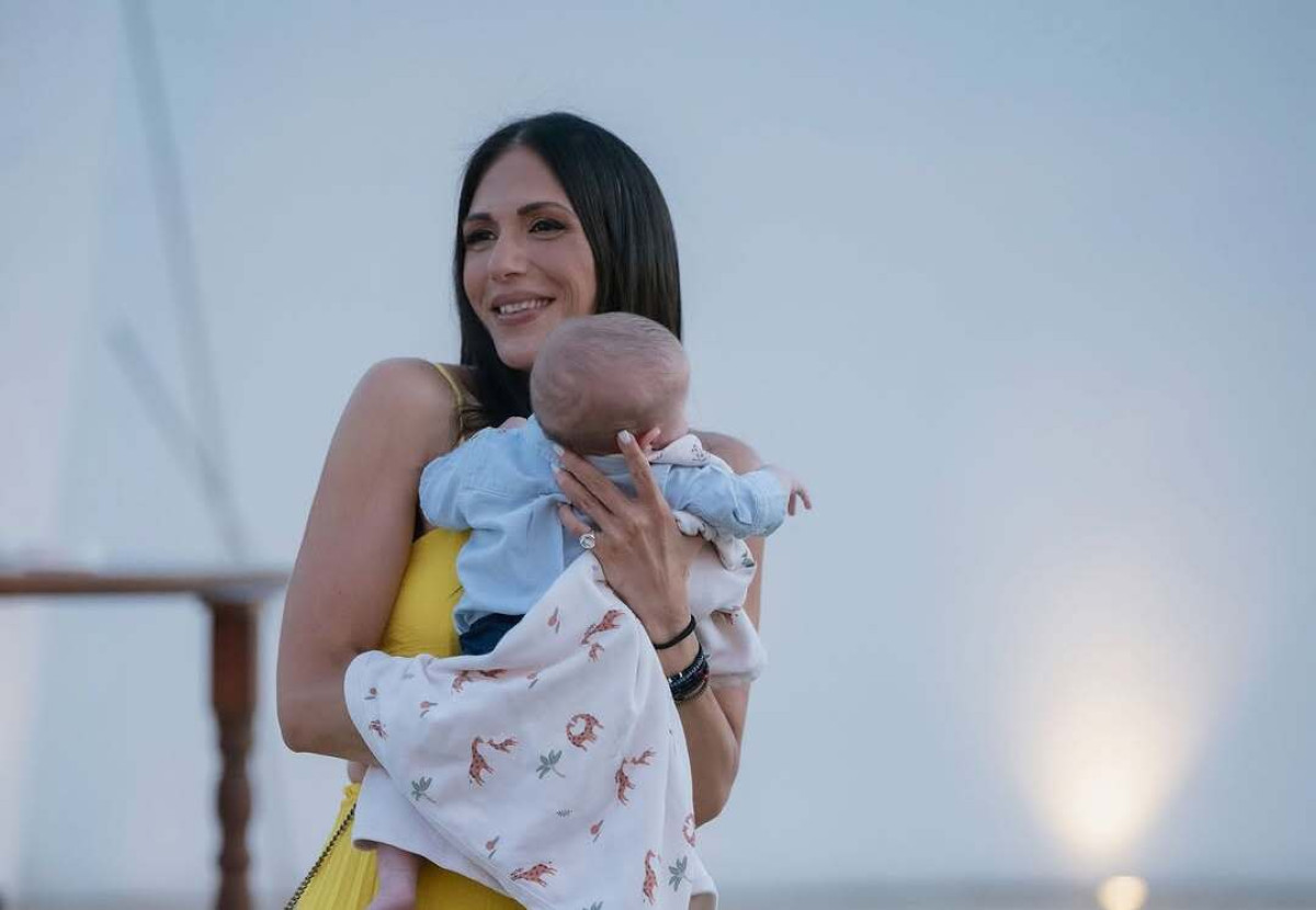 Ανθή Βούλγαρη: Σαββατοκύριακο με ιππασία και τον 6 μηνών γιο της στον ρόλο του μικρού ιππέα