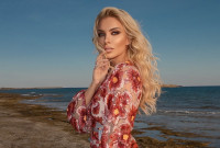 Κατερίνα Καινούργιου: Το προσκύνημά της στην Εκατονταπυλιανή και οι ευχαριστίες στην Παναγία