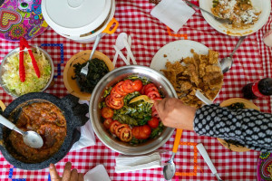 Σαρακοστιανό τραπέζι: Πώς να αποφύγεις το φούσκωμα με σωστούς συνδυασμούς
