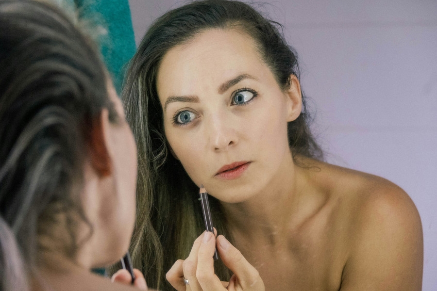 7 beauty λάθη που σε κάνουν να δείχνεις μεγαλύτερη