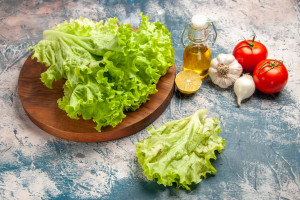 Σου μαράθηκε το μαρούλι; Κι όμως σώζεται και γίνεται ξανά φρέσκο! Μάθε πώς!