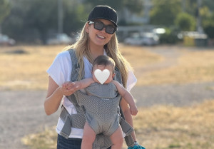 Φωτεινή Πετρογιάννη: Ο γλυκόπικρος στολισμός του Χριστουγεννιάτικου δέντρου τους