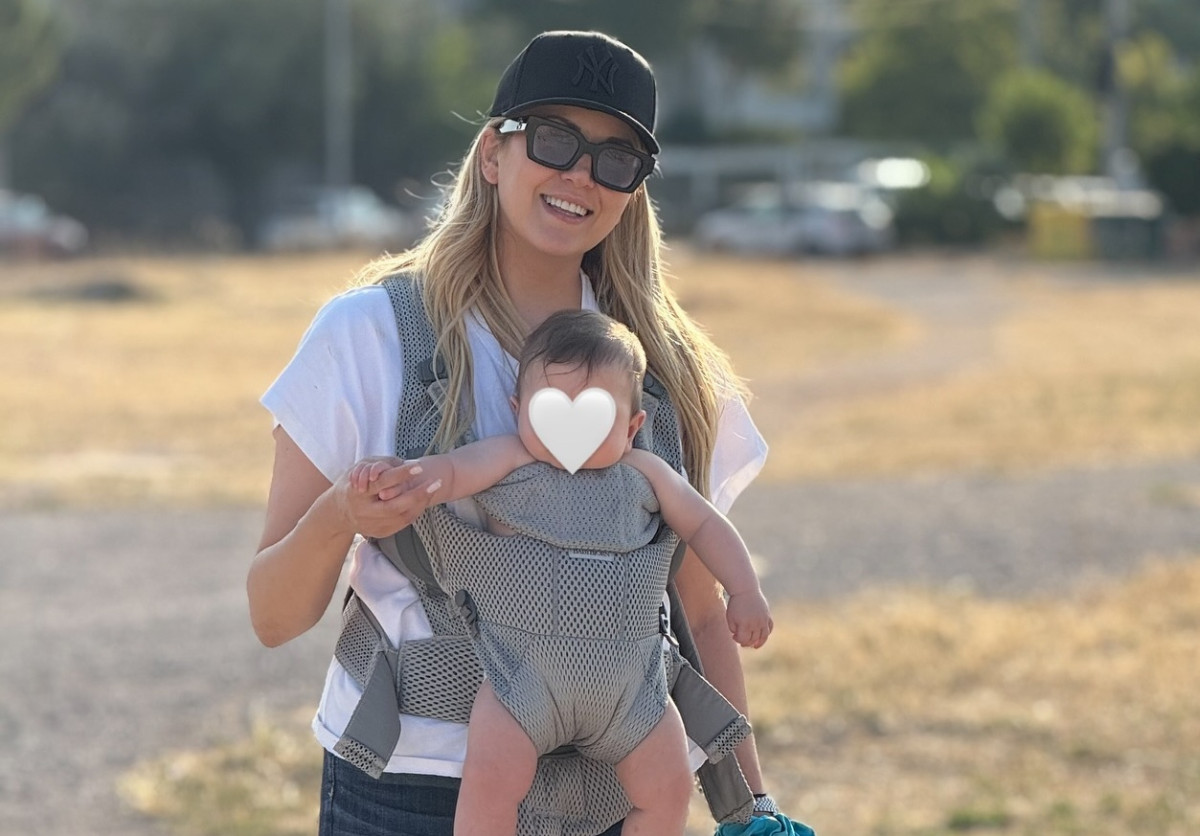 Φωτεινή Πετρογιάννη: Ο γλυκόπικρος στολισμός του Χριστουγεννιάτικου δέντρου τους