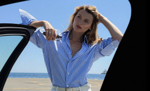 Γιατί το «Huile Sirène» της Kérastase έχει γίνει η απόλυτη cult θεραπεία για τα μαλλιά που εκτίθενται στον ήλιο