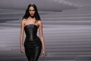 Μόλις οκτώ μήνες μετά τον διορισμό του, ο σχεδιαστής Dario Vitale αποχωρεί από τον οίκο Versace