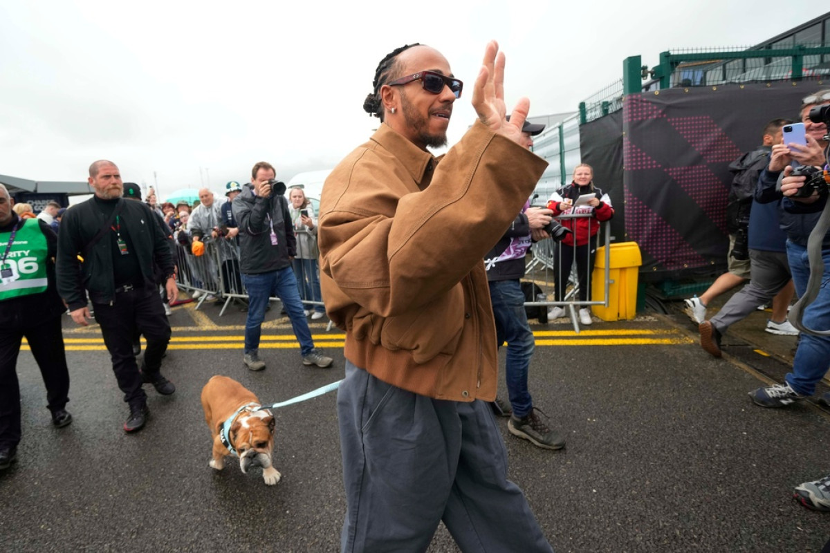 Lewis Hamilton: Διέκοψε τη μηχανική υποστήριξη του σκύλου του, Roscoe μετά από 4 μέρες μάχης και 13 χρόνια αγάπης