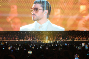 Bad Bunny: Ισχυρό χαλάζι διέκοψε τη συναυλία του στο Μιλάνο. Δεν θα ολοκληρωθεί, πλήρης επιστροφή χρημάτων