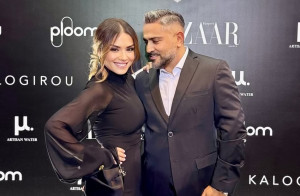 Βάσω Λασκαράκη: Βραδινή έξοδος με το... Σόι της (το τηλεοπτικό και το πραγματικό)