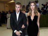 Justin Bieber: Το νέο του άλμπουμ είναι ένα ερωτικό γράμμα στη Hailey και τον Jack