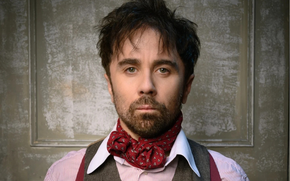 Ο Τσαλταμπάσης κάνει παντομίμα τον τίτλο της ταινίας τους με guest τον Γεροντιδάκη στο σπίτι της Ντορέττας