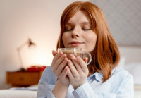 Ορμονική ακμή: Η καθημερινή κατανάλωση αυτού του τσαγιού μπορεί να βοηθήσει να ηρεμήσουν τα σπυράκια