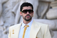 Bad Bunny: Ποιοι πρόλαβαν να τον δουν την Παρασκευή και ποιος την πάτησε το Σάββατο με την καταιγίδα