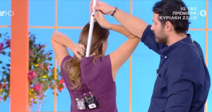 Ελένη Χατζίδου: Τι έκανε πρωί πρωί με ένα κοντάρι στην πλάτη;