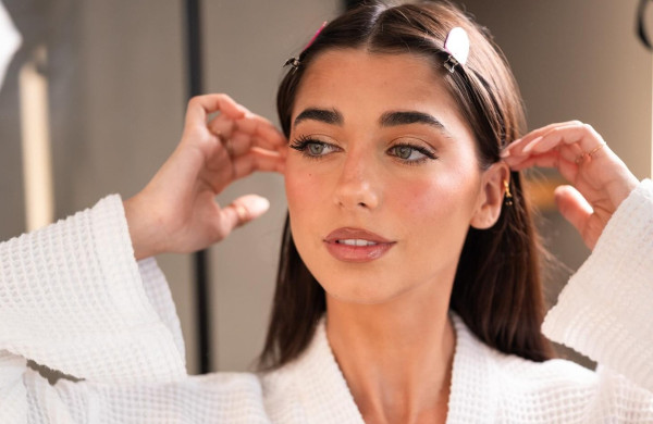 Το pro makeup tip για να διατηρείς το κραγιόν σου σταθερό χωρίς να μουτζουρώνει