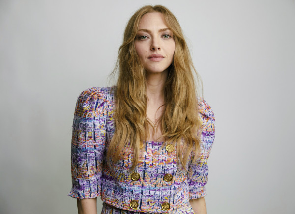 Βρήκαμε το concealer που χρησιμοποιεί η Amanda Seyfried για να καλύψει το έκζεμά της