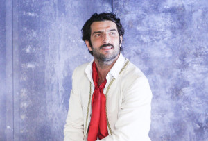 Νίκος Κουρής: «Όταν η προσωπική ζωή μου έγινε θέμα στις εκπομπές, κλείστηκα στο σπίτι μου»