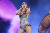 Η Taylor Swift απαντά στους επικριτές που λένε «Δώσε τη σειρά σου σε κάποιον άλλον»