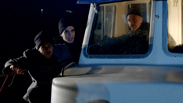 Άγιος έρωτας: Πέτρος και Στέφανος μπλέκουν άσχημα με τα λαθραία