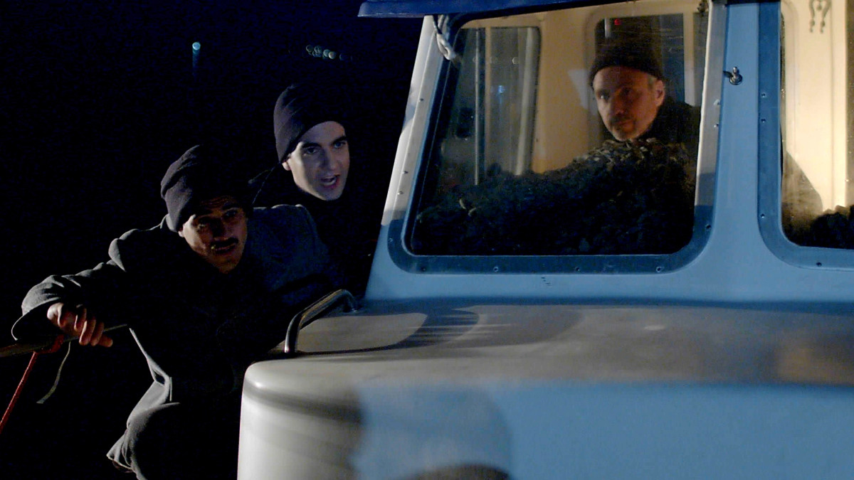 Άγιος έρωτας: Πέτρος και Στέφανος μπλέκουν άσχημα με τα λαθραία