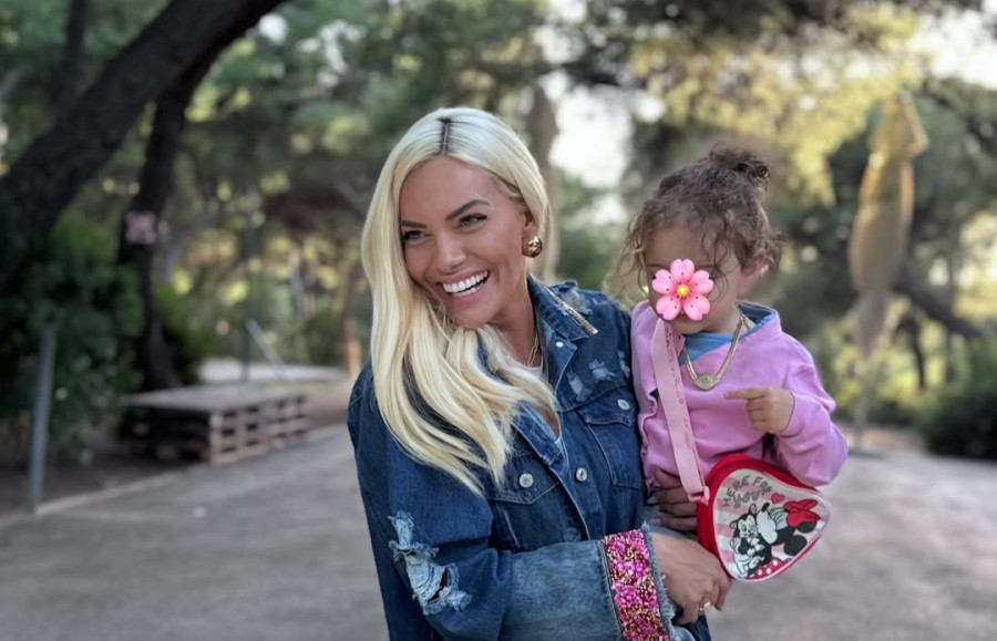 Ιωάννα Μαλέσκου - Κωνσταντίνος Δανιάς: Βάφτισαν την κόρη τους! Η λαμπερή είσοδος της νεοφώτιστης Μαρίλιας με τους γονείς της