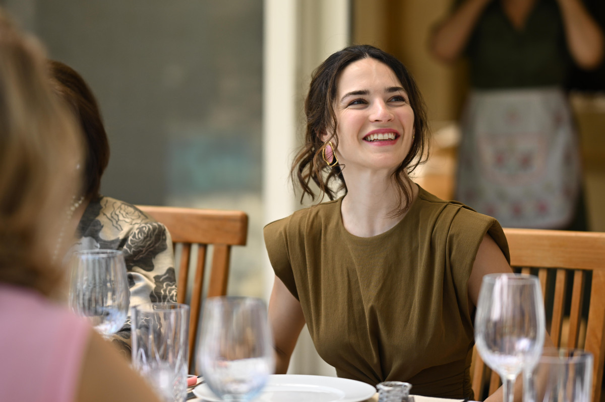 Να μ' αγαπάς: Η Άννα προσπαθεί να ανακαλύψει το παρελθόν της