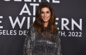 Μακιγιάζ: Αυτά τα βήματα σε κάνουν αμέσως να δείχνεις νεότερη, σύμφωνα με επαγγελματία