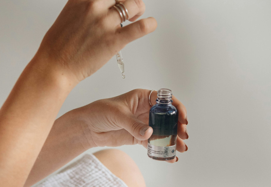 Αυτό είναι το σημείο του σώματος όπου θα εφαρμόζεις ρετινόλη το 2026 (και δεν είναι το πρόσωπο)