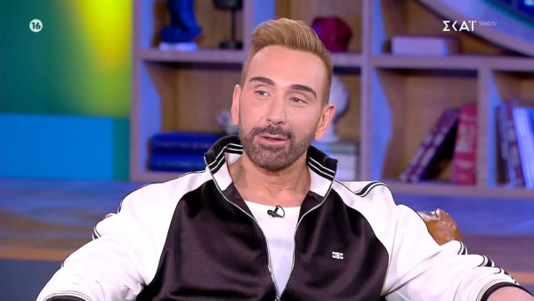 Κοκλώνης: Η επική περιγραφή που δίνει στο AI για τις φωτό του, η Pamela Anderson και όταν νόμιζε ότι ο Μπισμπίκης ήταν… για εκείνον