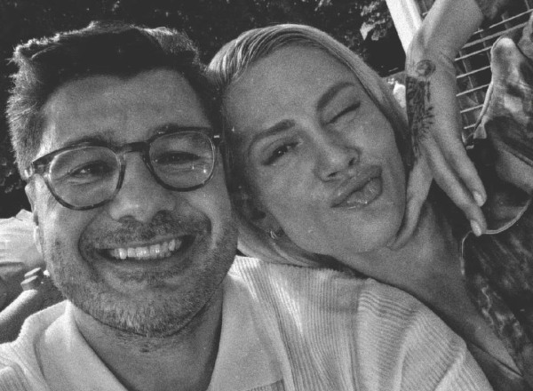 Λάμπρος Κωνσταντάρας: Τρολάρει το κολύμπι της αγαπημένης του στην πισίνα του όσο η πρώην του δηλώνει ότι είναι οικογένεια